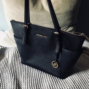 Micheal Kors Purse